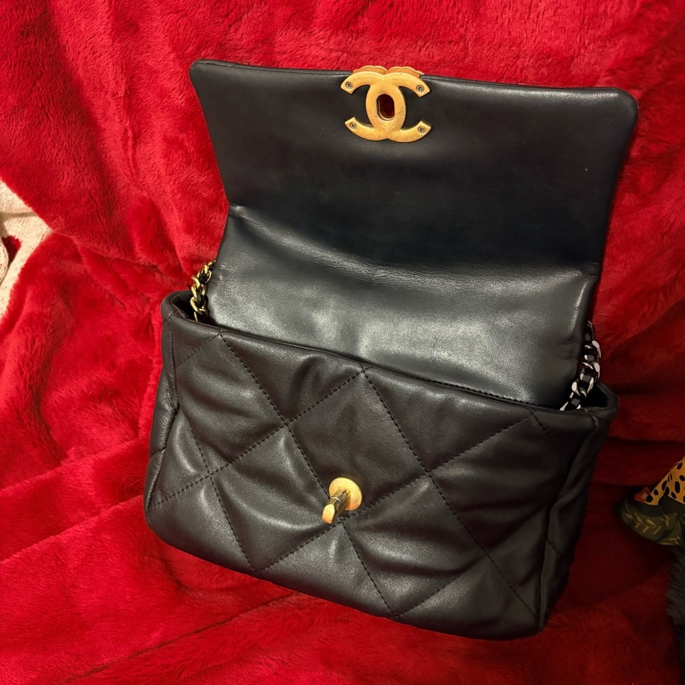 C Quilted Black Leather Bag - Picture 3 of 4